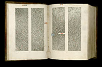 Image of the Gutenberg Bible open to pages 016 verso and 017 recto.