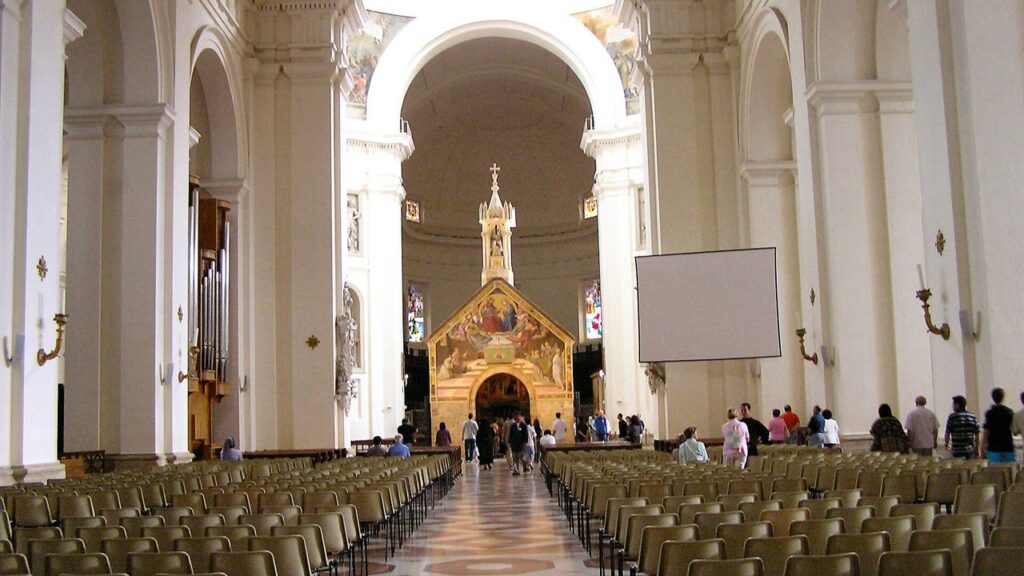 A capela da Porciúncula, berço dos franciscanos, dentro da Basílica de Santa Maria dos Anjos