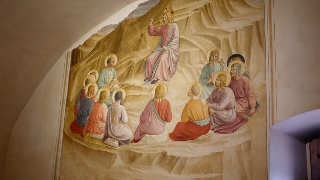 Afresco de Fra Angelico: Jesus sentado no monte ensina as bem-aventuranças aos apóstolos