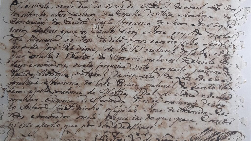 Assento de batismo de 1783 num livro paroquial, onde fica o registro de cada batizado