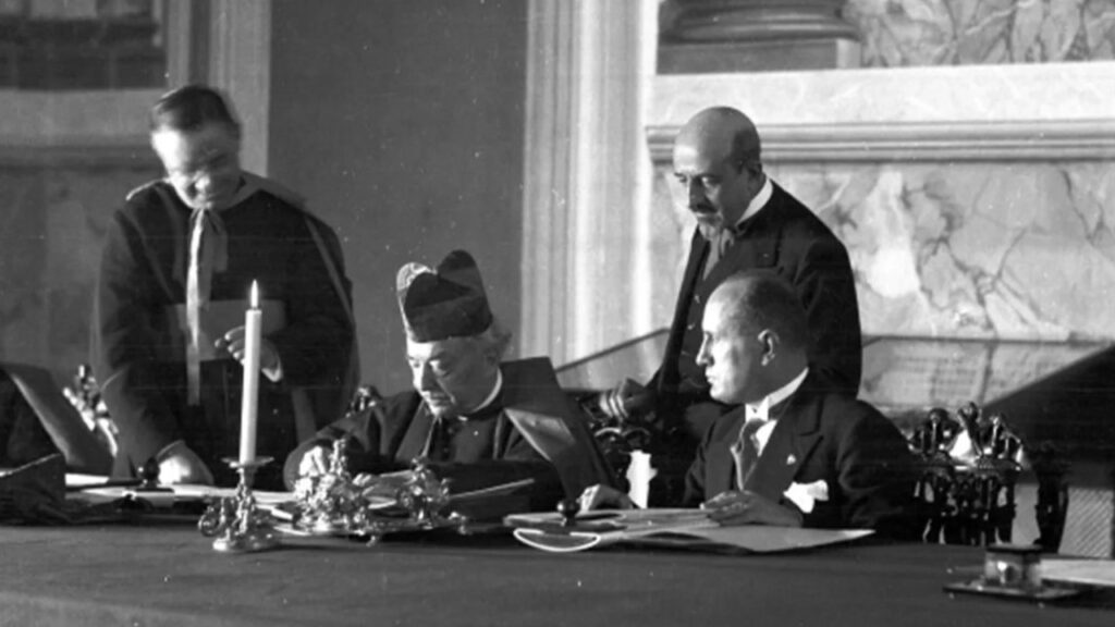 Assinatura do Tratado de Latrão em 1929, que criou o Estado da Cidade do Vaticano