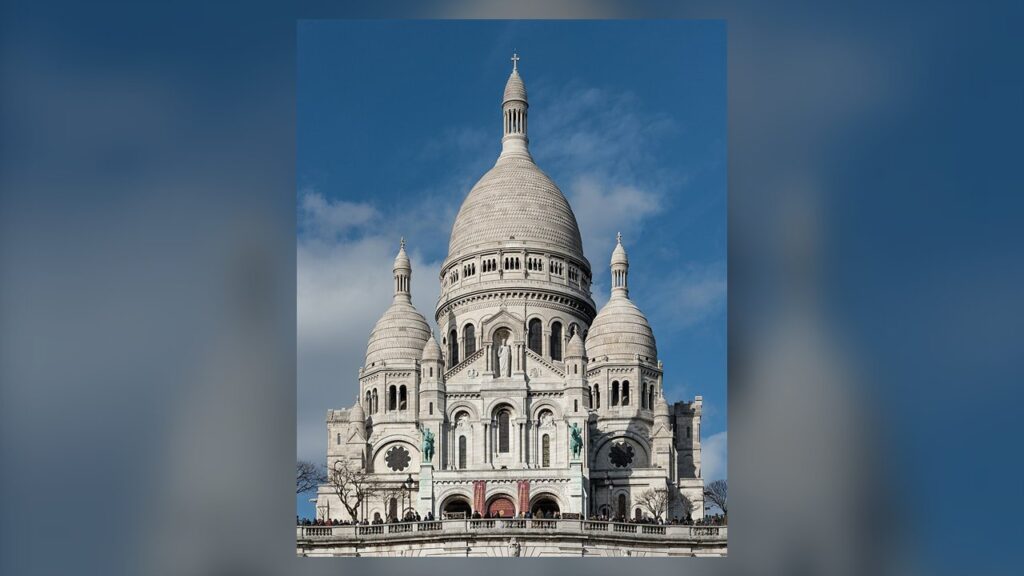 Basílica do Sacré-Cœur de Montmartre, em Paris, igreja dedicada ao Coração de Jesus