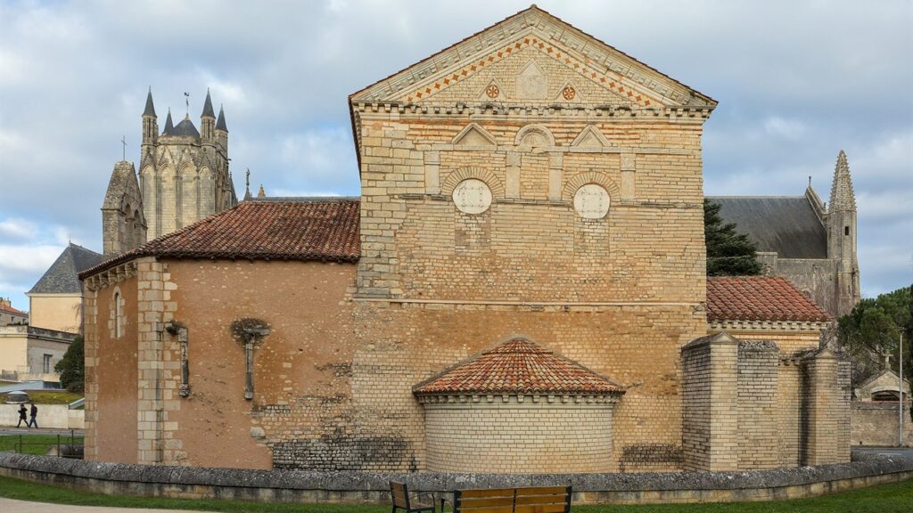 Batistério de Saint-Jean em Poitiers, construído para o batismo dos adultos na Igreja antiga