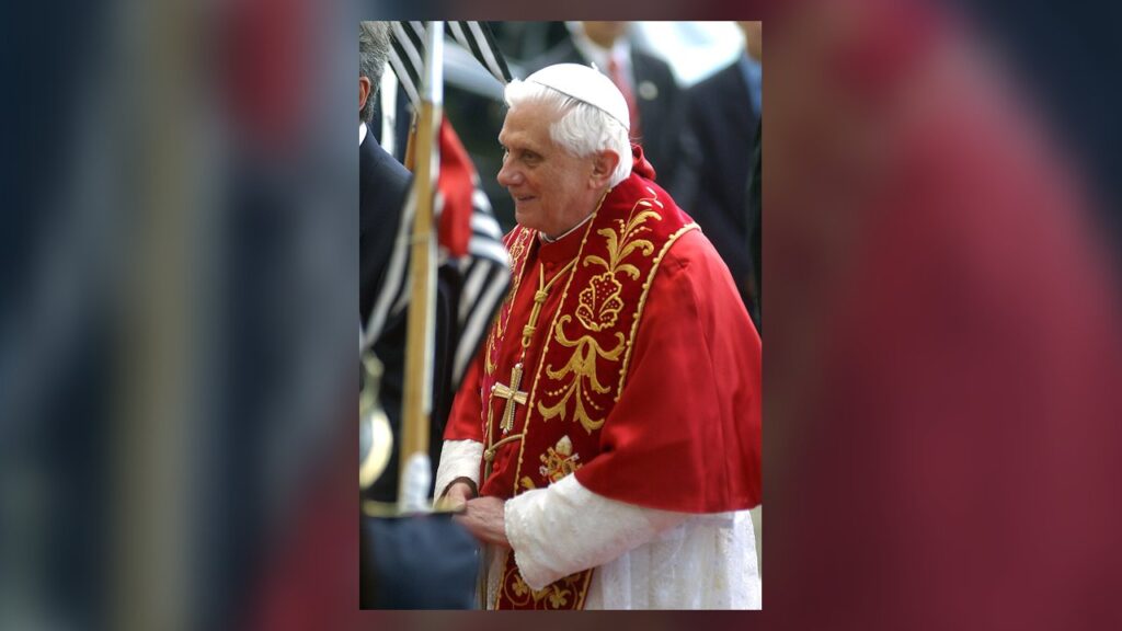Bento XVI, que propôs ler o Concílio pela hermenêutica da reforma na continuidade