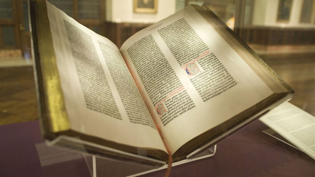 Bíblia de Gutenberg, a Vulgata latina com os 73 livros do cânon católico