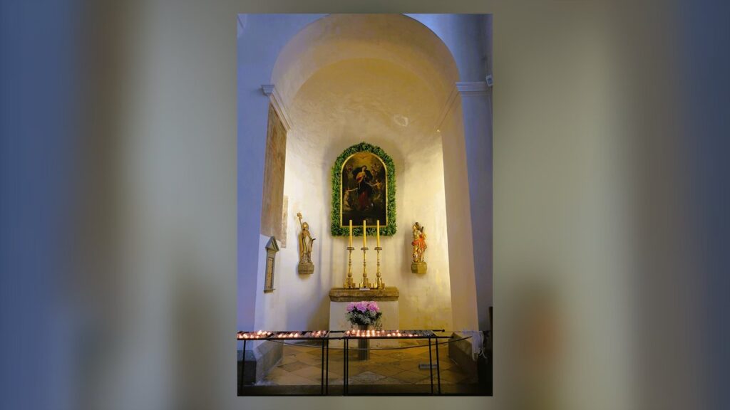 Capela da igreja de St. Peter am Perlach, em Augsburgo, onde fica o quadro original da Desatadora dos Nós