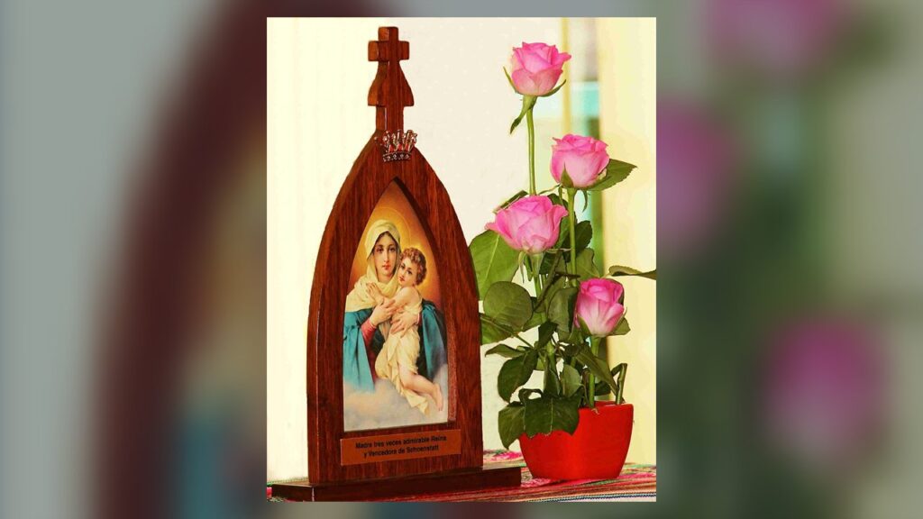 Capelinha da Mãe Peregrina de Schoenstatt que visita as famílias todo mês