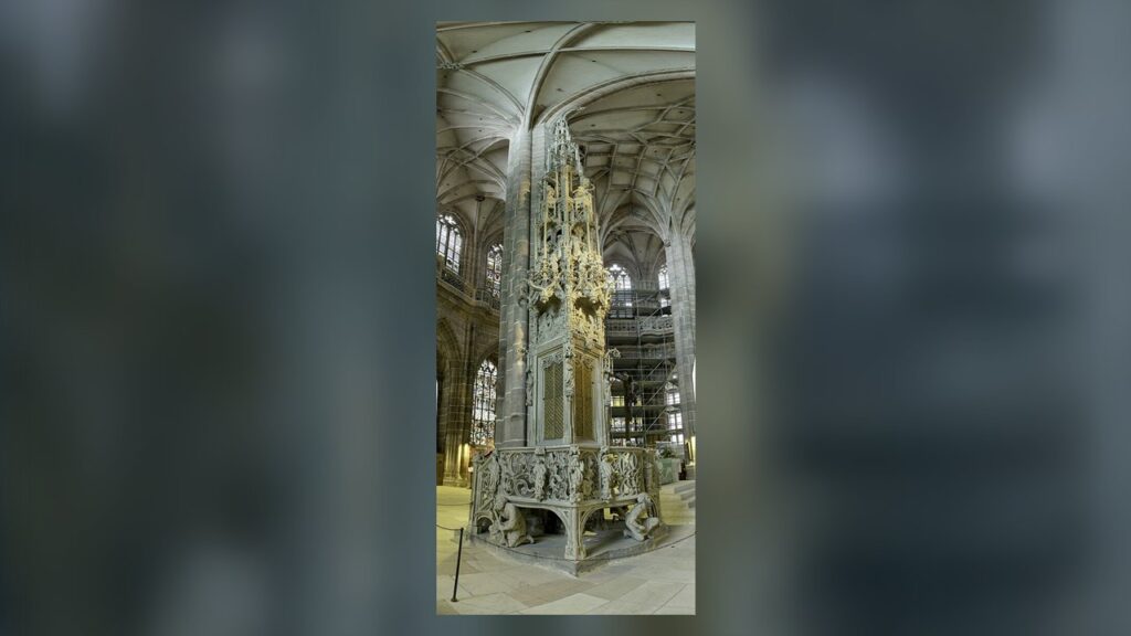 Casa do Sacramento de Adam Kraft, torre de pedra gótica onde se guardava a Eucaristia