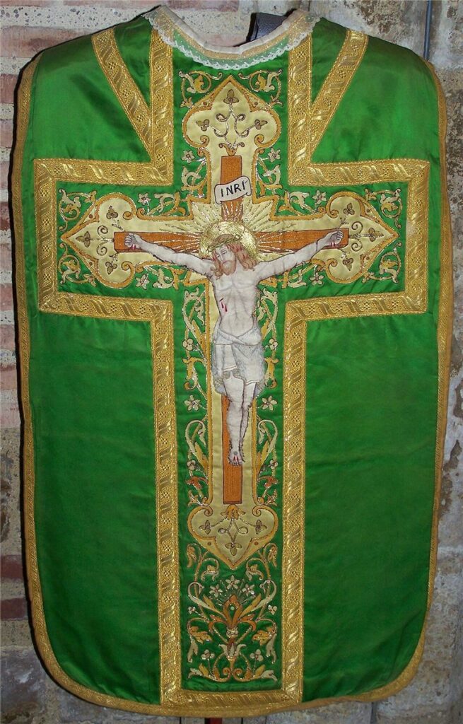 Casula verde histórica de Lombez, cor litúrgica da esperança no Tempo Comum