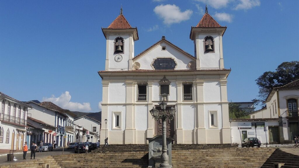 Catedral da Sé de Mariana (MG), igreja do bispo e sinal visível da diocese
