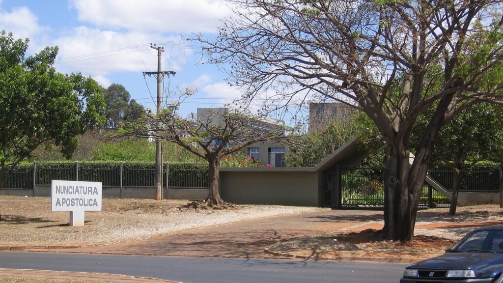 Entrada da Nunciatura Apostólica em Brasília, sede da representação do Papa no Brasil