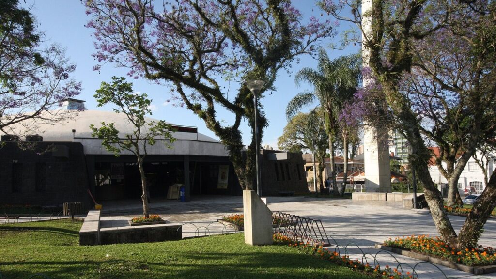 Entrada do Santuário do Perpétuo Socorro no Alto da Glória, Curitiba, casa da novena das quartas
