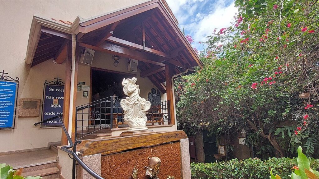 Entrada do Santuário Nossa Senhora Desatadora dos Nós, em Campinas, um dos centros da devoção no Brasil