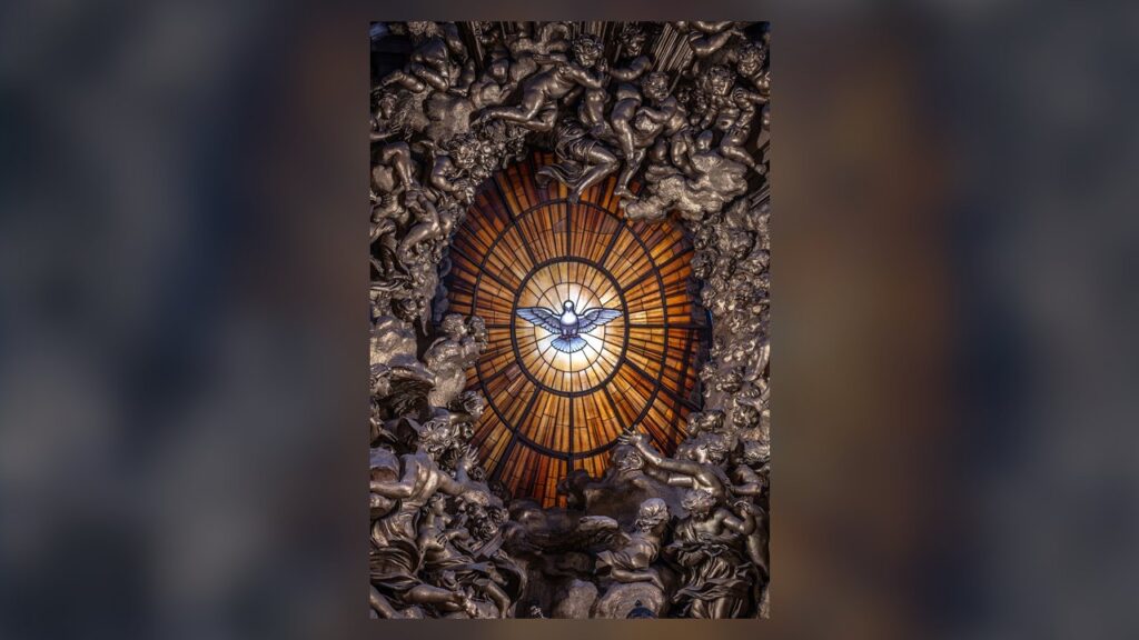 Vitral da pomba do Espírito Santo sobre a Cátedra de São Pedro, no Vaticano