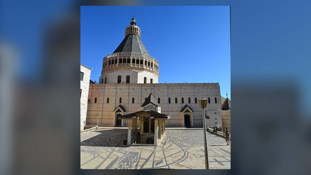 Fachada e cúpula da Basílica da Anunciação em Nazaré, construída sobre o lugar da Anunciação