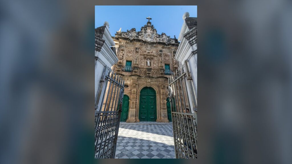 Fachada esculpida da Igreja da Ordem Terceira de São Francisco, em Salvador, erguida pelos terciários