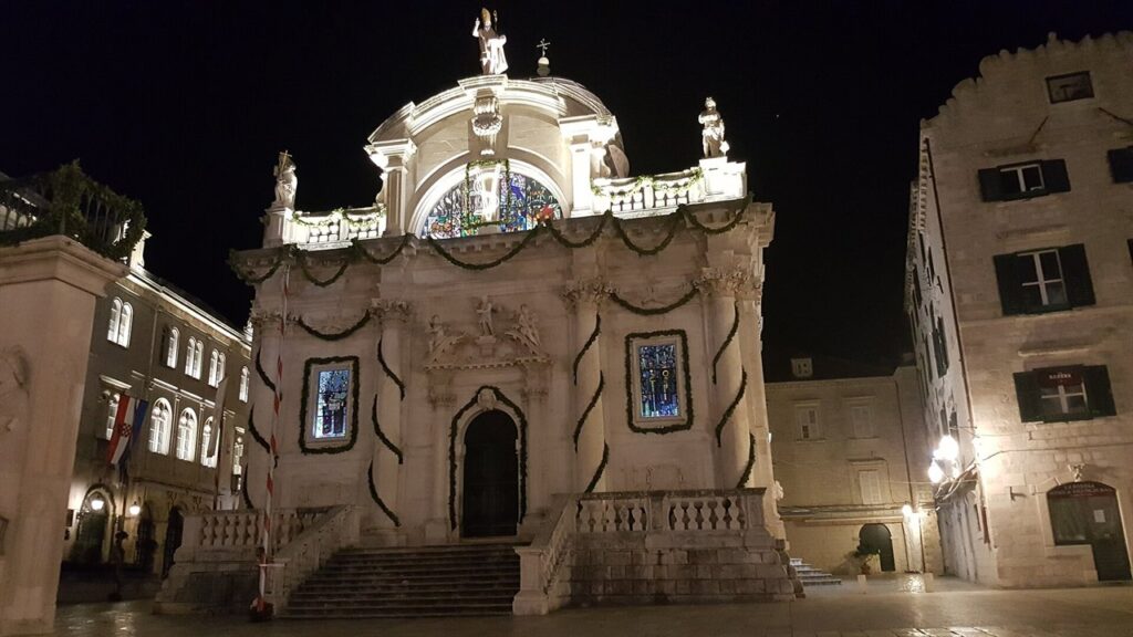 Igreja de São Brás em Dubrovnik enfeitada para a festa do padroeiro em fevereiro