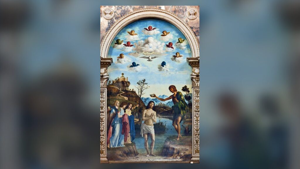 Jesus em pé no rio recebe a água de João, enquanto a pomba desce do céu aberto sobre Ele