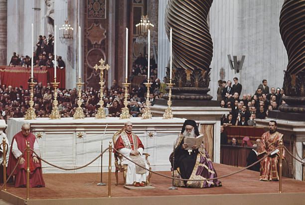 O patriarca Atenágoras e o Papa Paulo VI, que retiraram as excomunhões de 1054