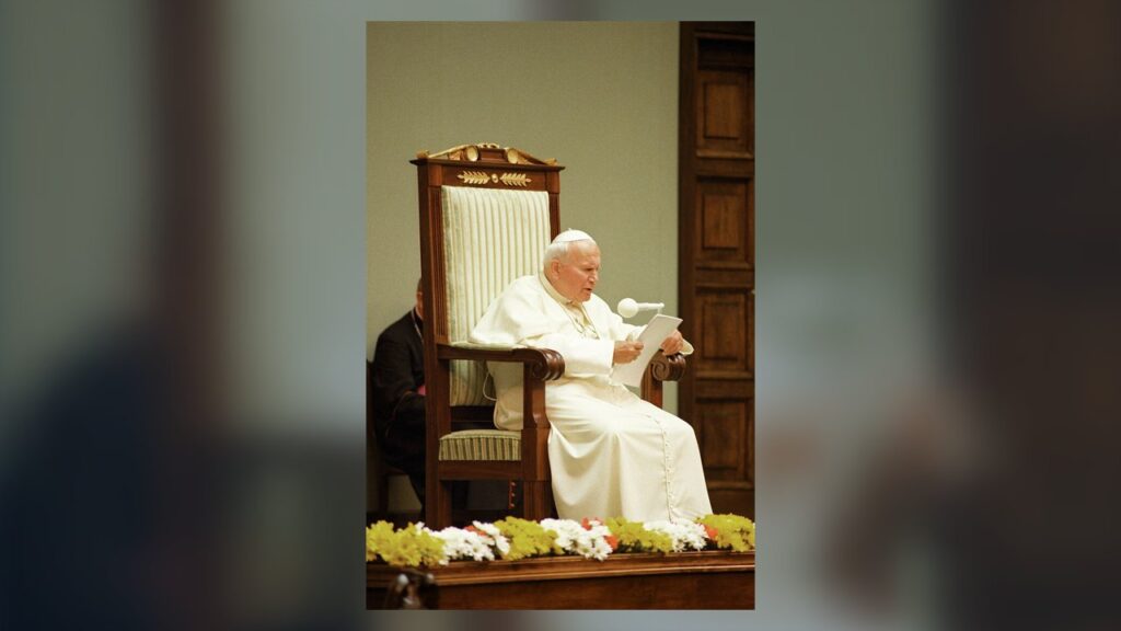 São João Paulo II, que erigiu o Opus Dei como prelazia pessoal em 1982 e canonizou o fundador