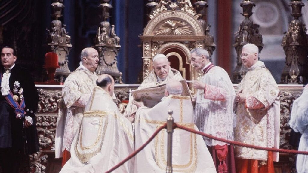 São João XXIII, que anunciou e convocou o Concílio, na celebração de abertura em São Pedro
